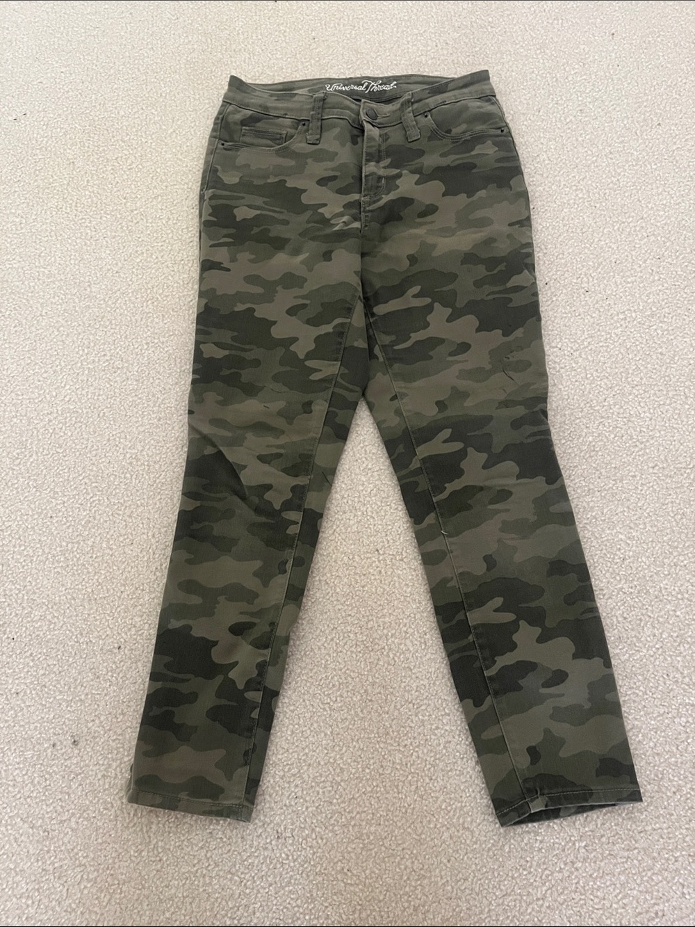 Universal Thread Green Camo Jeans High-Rise